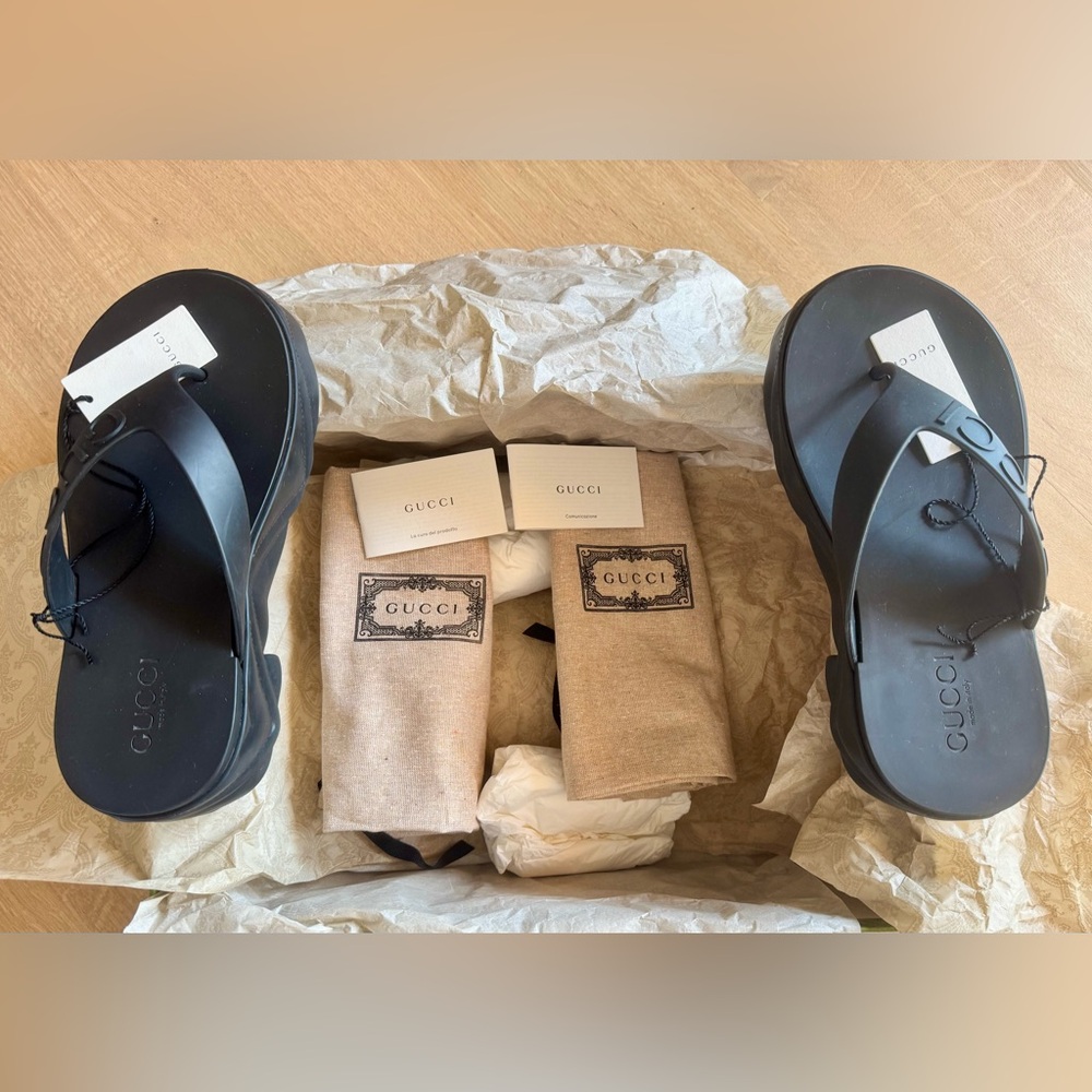 New GUCCI logo Thong  black rubber Sandals 38  8/9
2.25" heel 1.25" platform